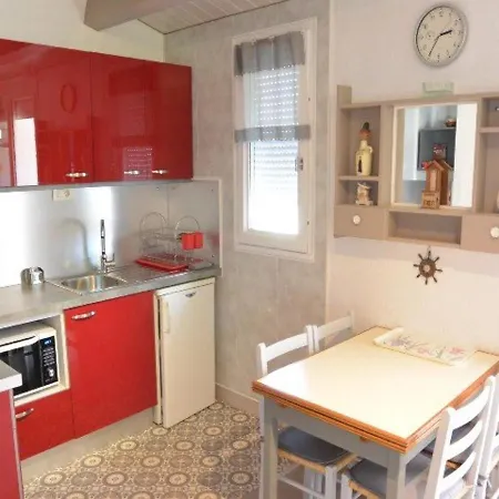 Climatise Pour 5 Pers Avec Terrasse, A 900m De La Et Parking Privatif - Fr-1-607-66 Apartment *